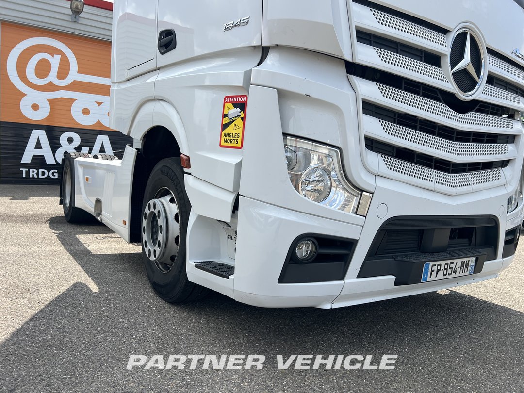 frontLeft : Mercedes Actros 1845 Cap tractor