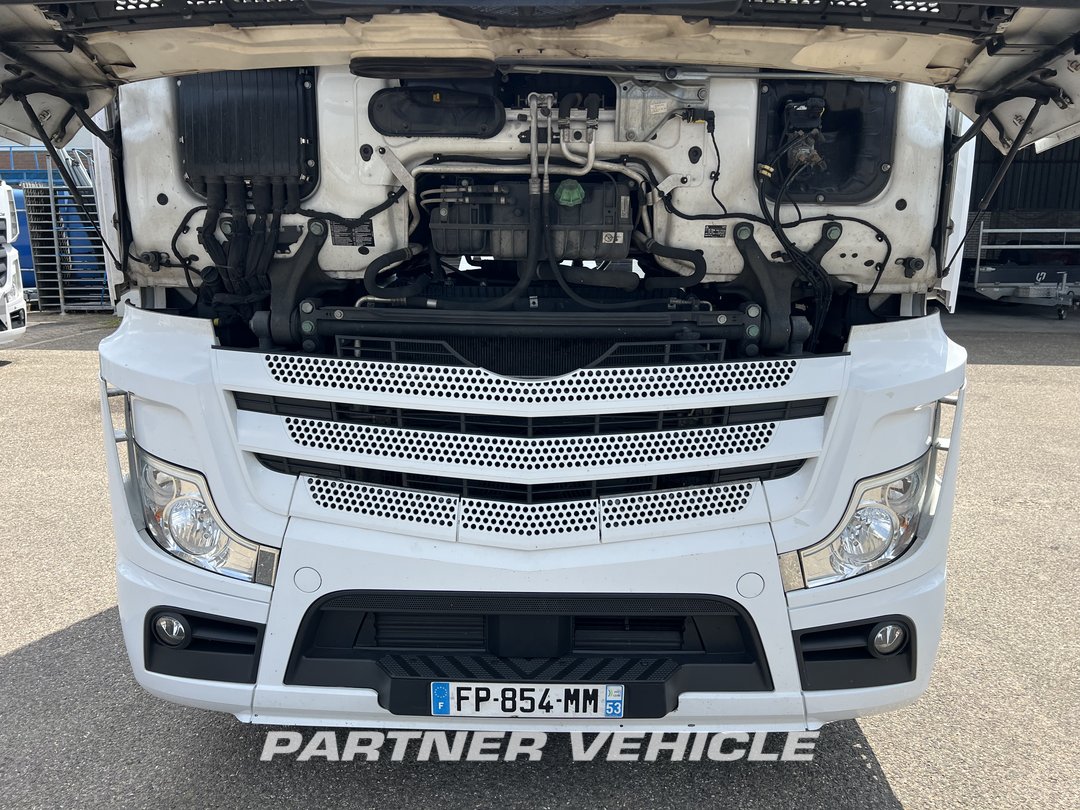 frontLeft : Mercedes Actros 1845 Cap tractor