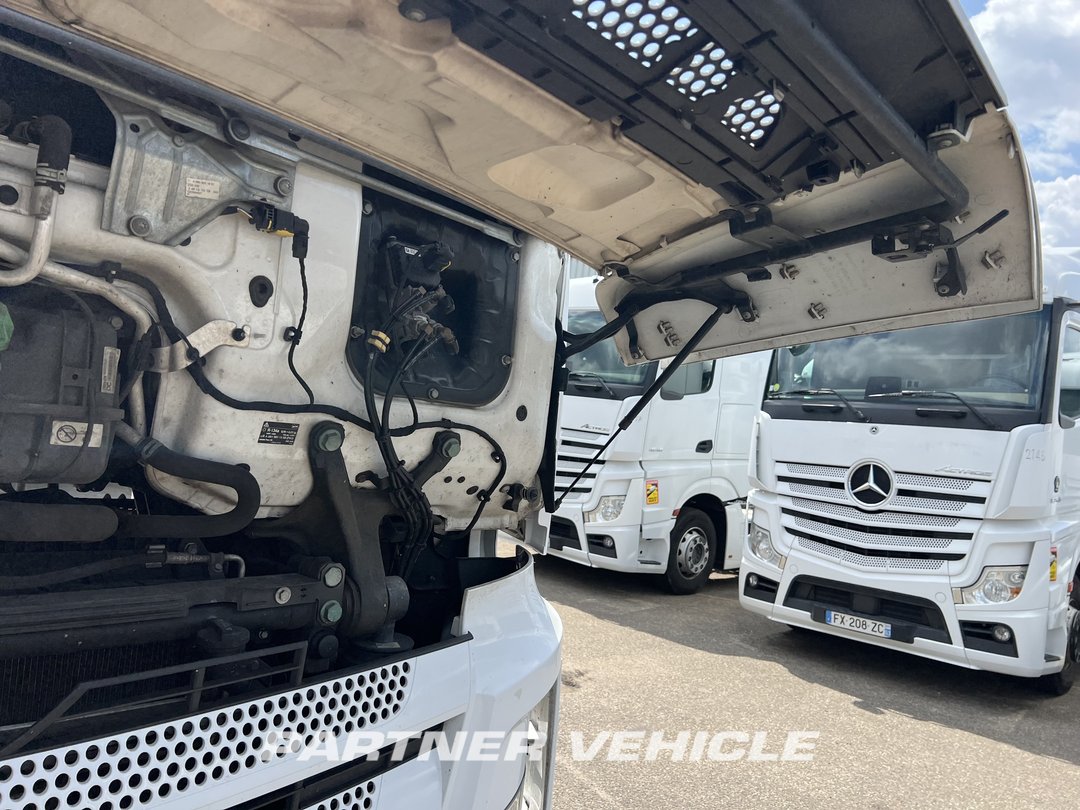 frontLeft : Mercedes Actros 1845 Cap tractor
