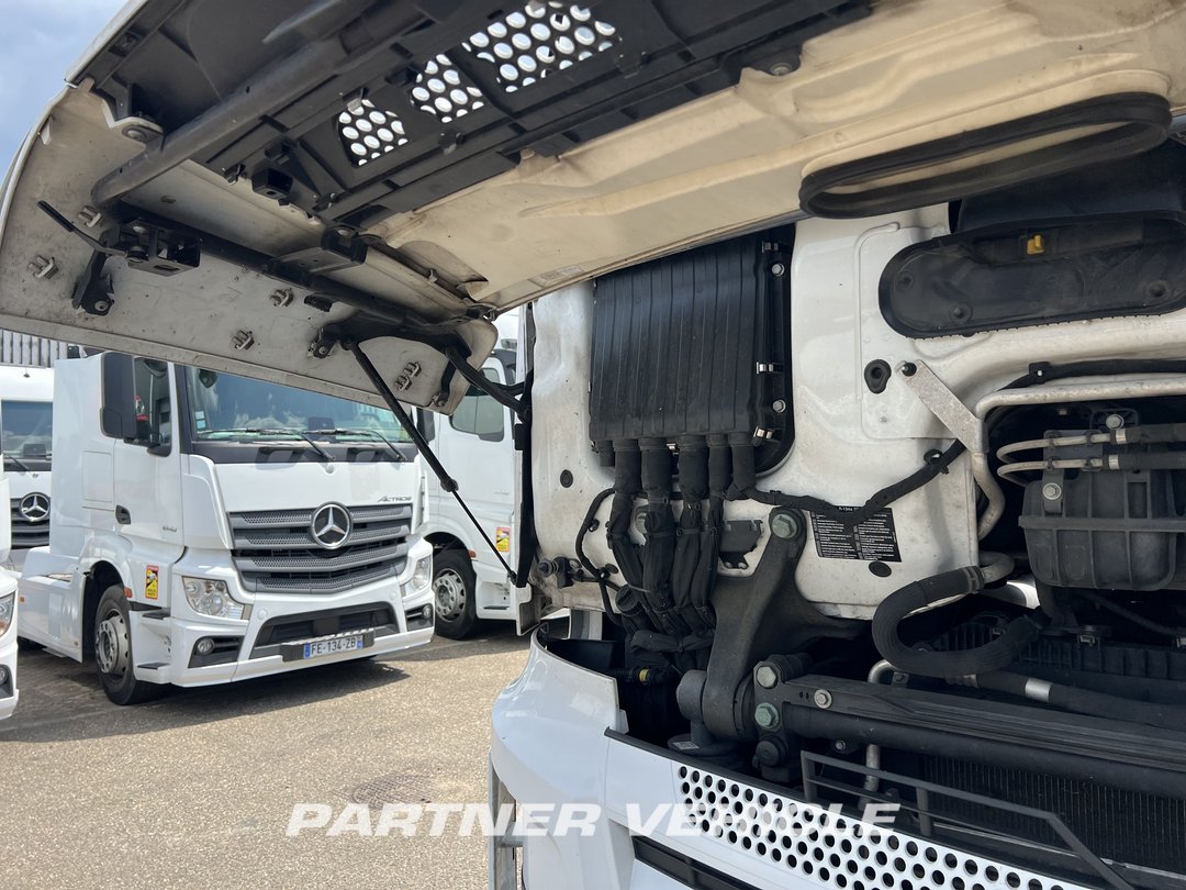 frontLeft : Mercedes Actros 1845 Cap tractor