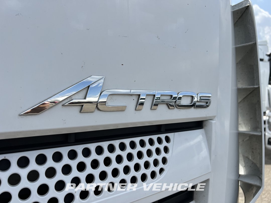 frontLeft : Mercedes Actros 1845 Cap tractor