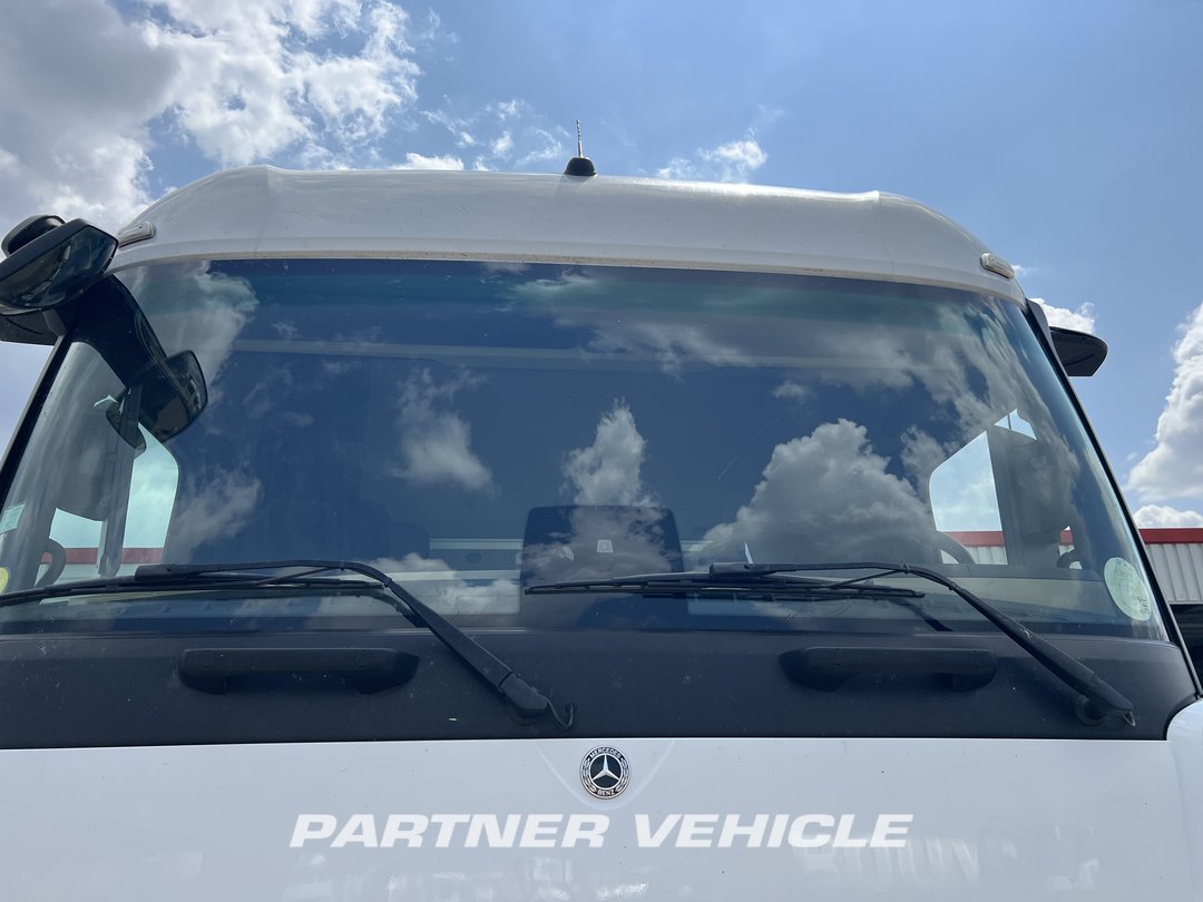frontLeft : Mercedes Actros 1845 Cap tractor
