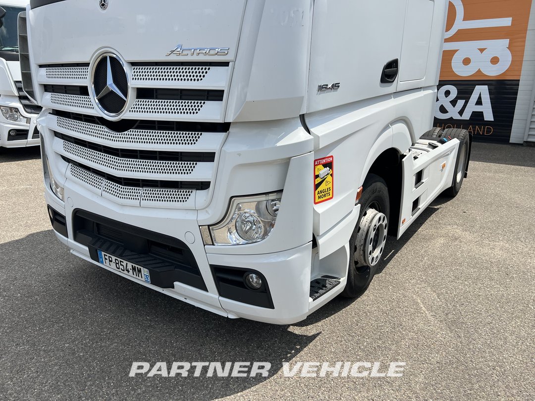 frontLeft : Mercedes Actros 1845 Cap tractor