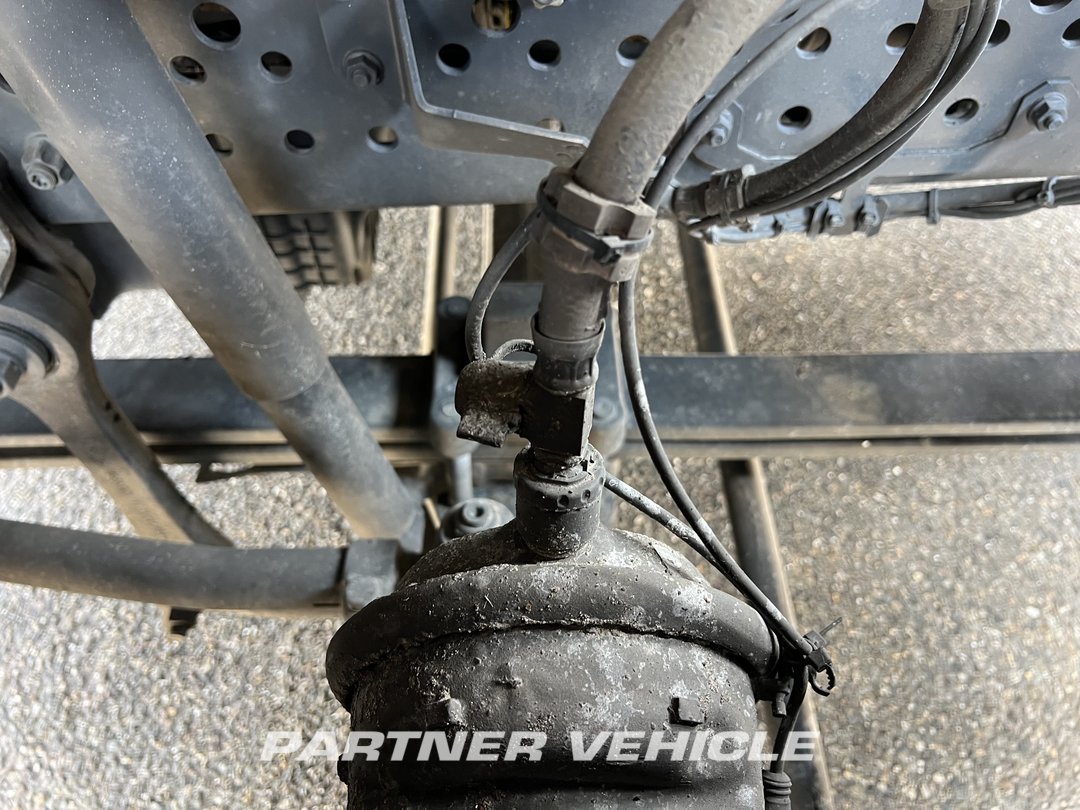 frontLeft : Mercedes Actros 1845 Cap tractor