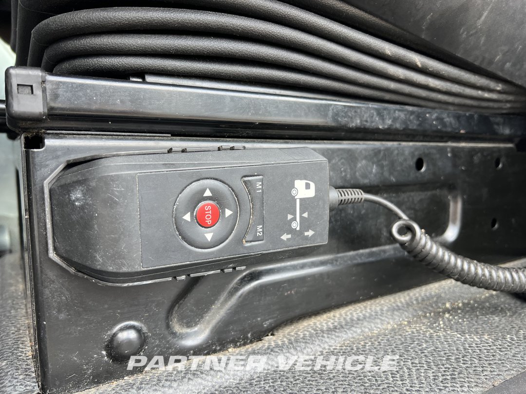 frontLeft : Mercedes Actros 1845 Cap tractor