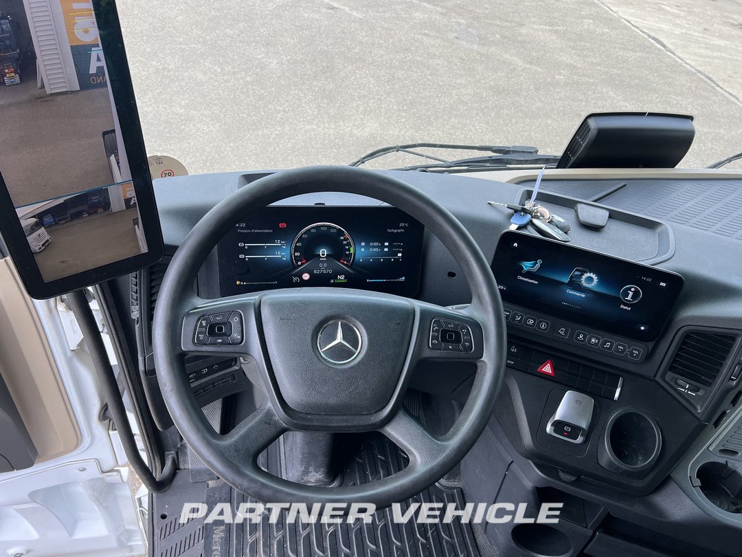 frontLeft : Mercedes Actros 1845 Cap tractor