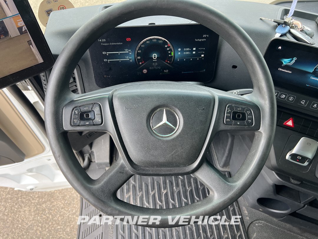 frontLeft : Mercedes Actros 1845 Cap tractor