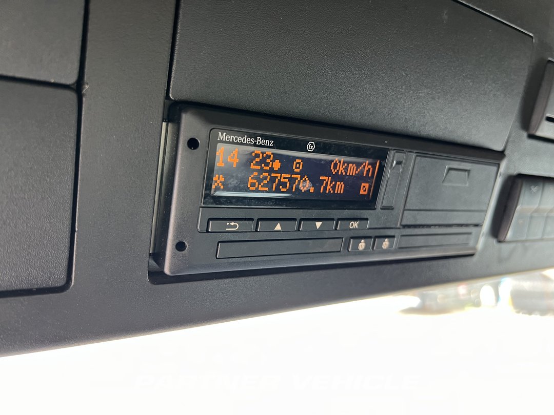frontLeft : Mercedes Actros 1845 Cap tractor