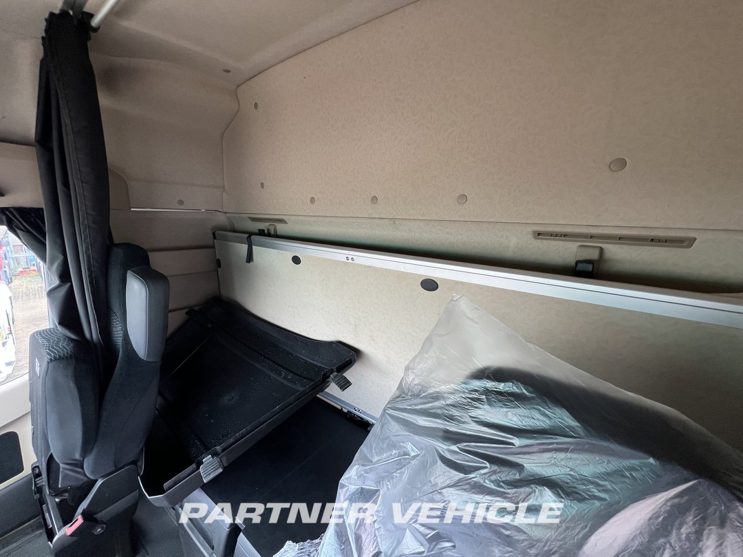frontLeft : Mercedes Actros 1845 Cap tractor