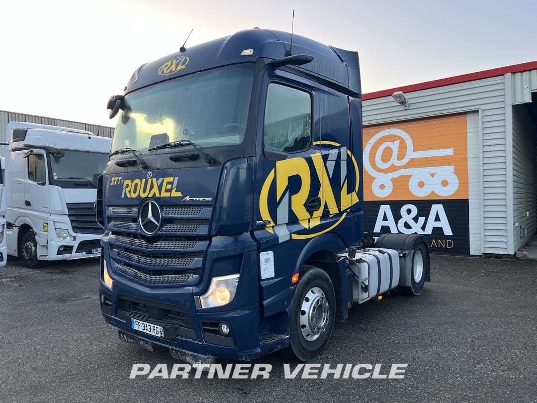 frontLeft : Mercedes Actros 1848 Cap tractor