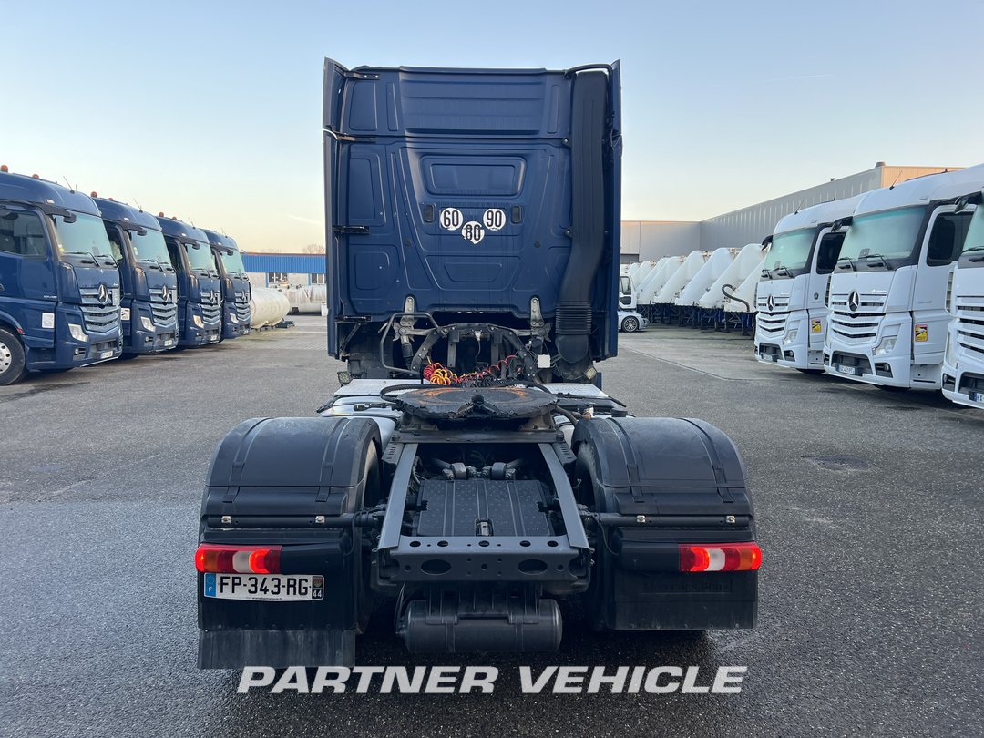 frontLeft : Mercedes Actros 1848 Cap tractor