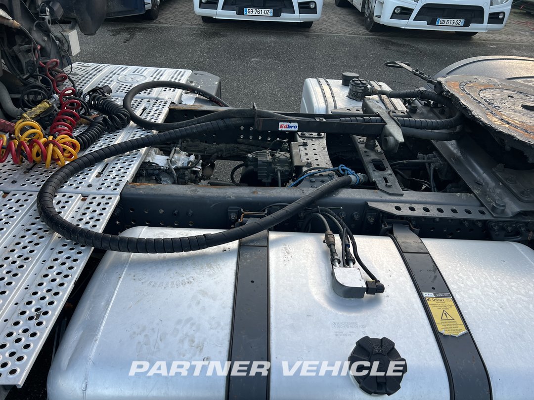 frontLeft : Mercedes Actros 1848 Cap tractor
