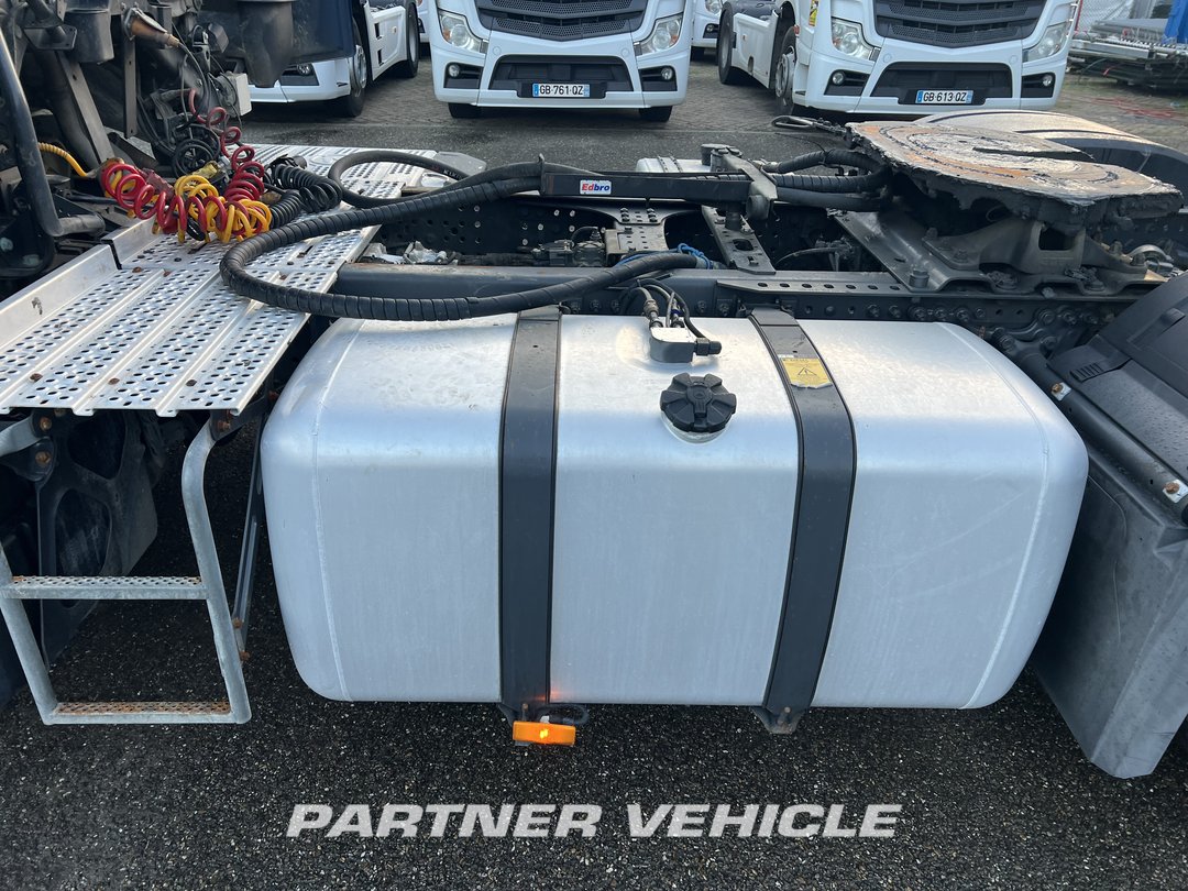 frontLeft : Mercedes Actros 1848 Cap tractor