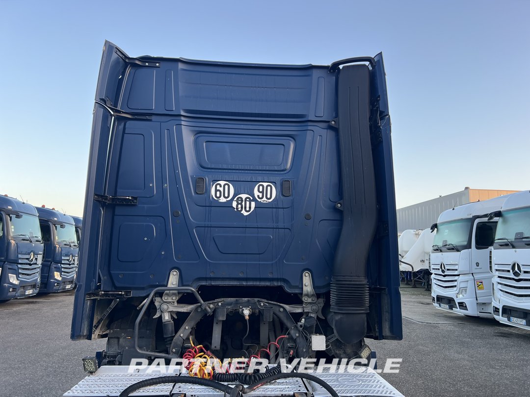 frontLeft : Mercedes Actros 1848 Cap tractor