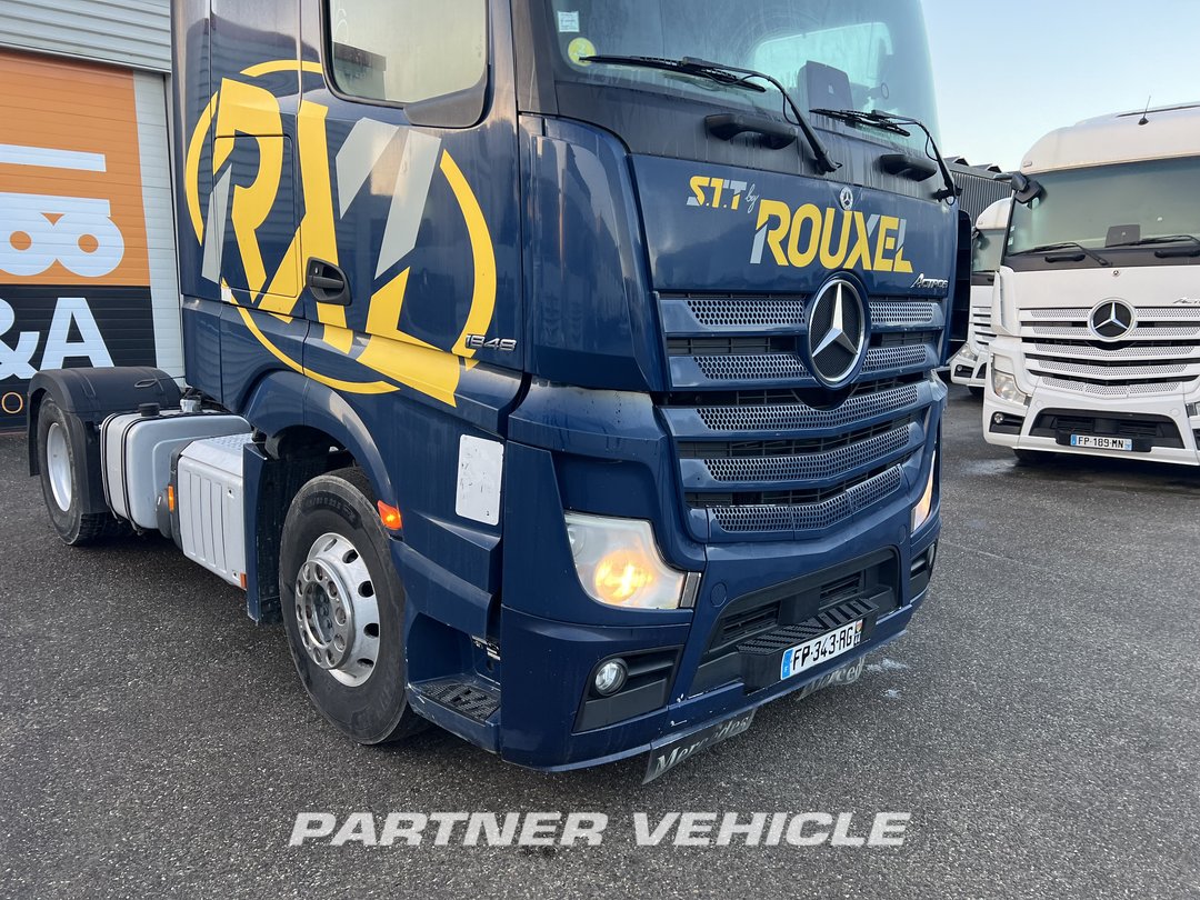 frontLeft : Mercedes Actros 1848 Cap tractor