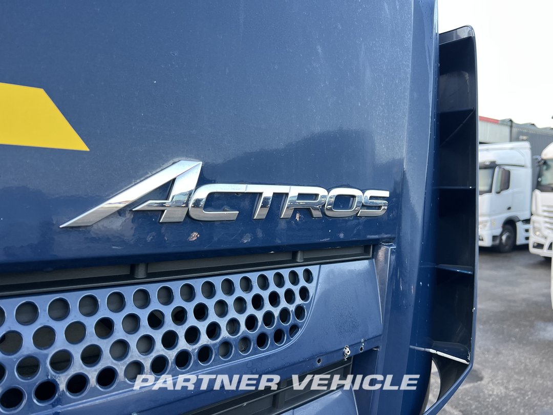 frontLeft : Mercedes Actros 1848 Cap tractor