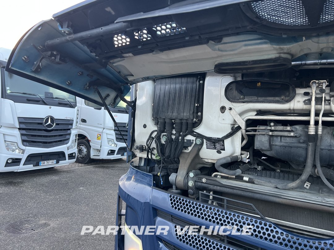 frontLeft : Mercedes Actros 1848 Cap tractor