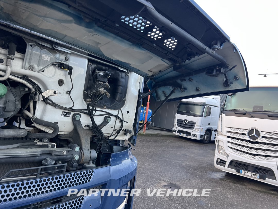 frontLeft : Mercedes Actros 1848 Cap tractor