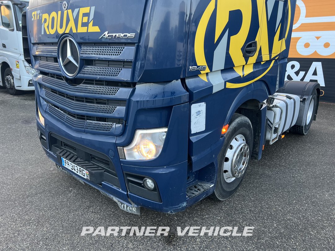 frontLeft : Mercedes Actros 1848 Cap tractor
