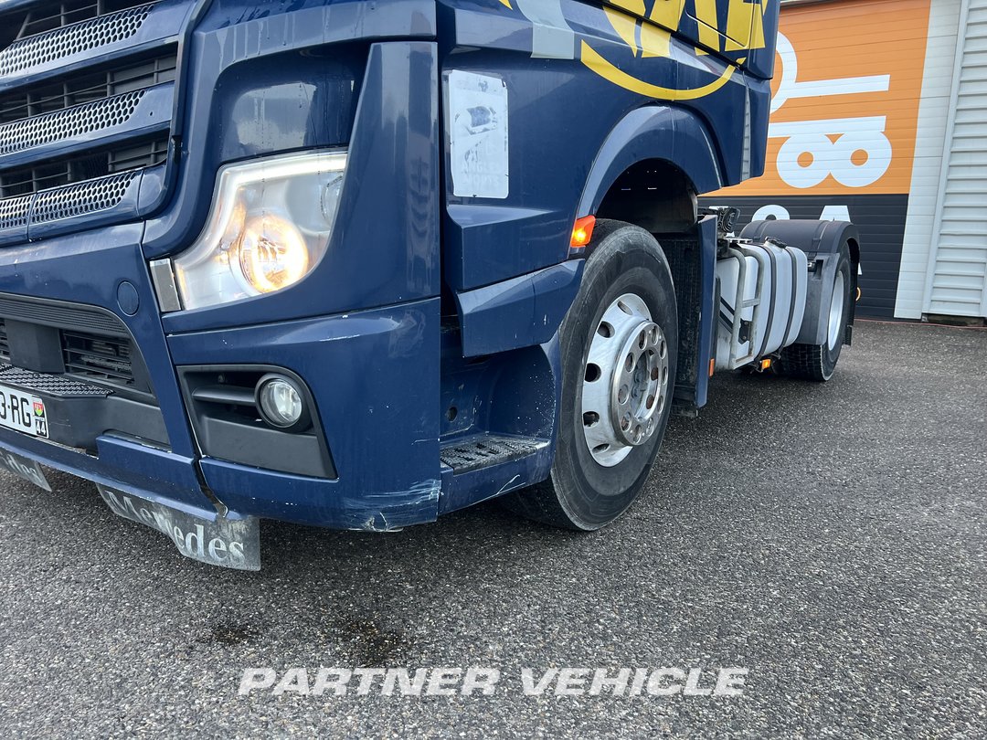 frontLeft : Mercedes Actros 1848 Cap tractor
