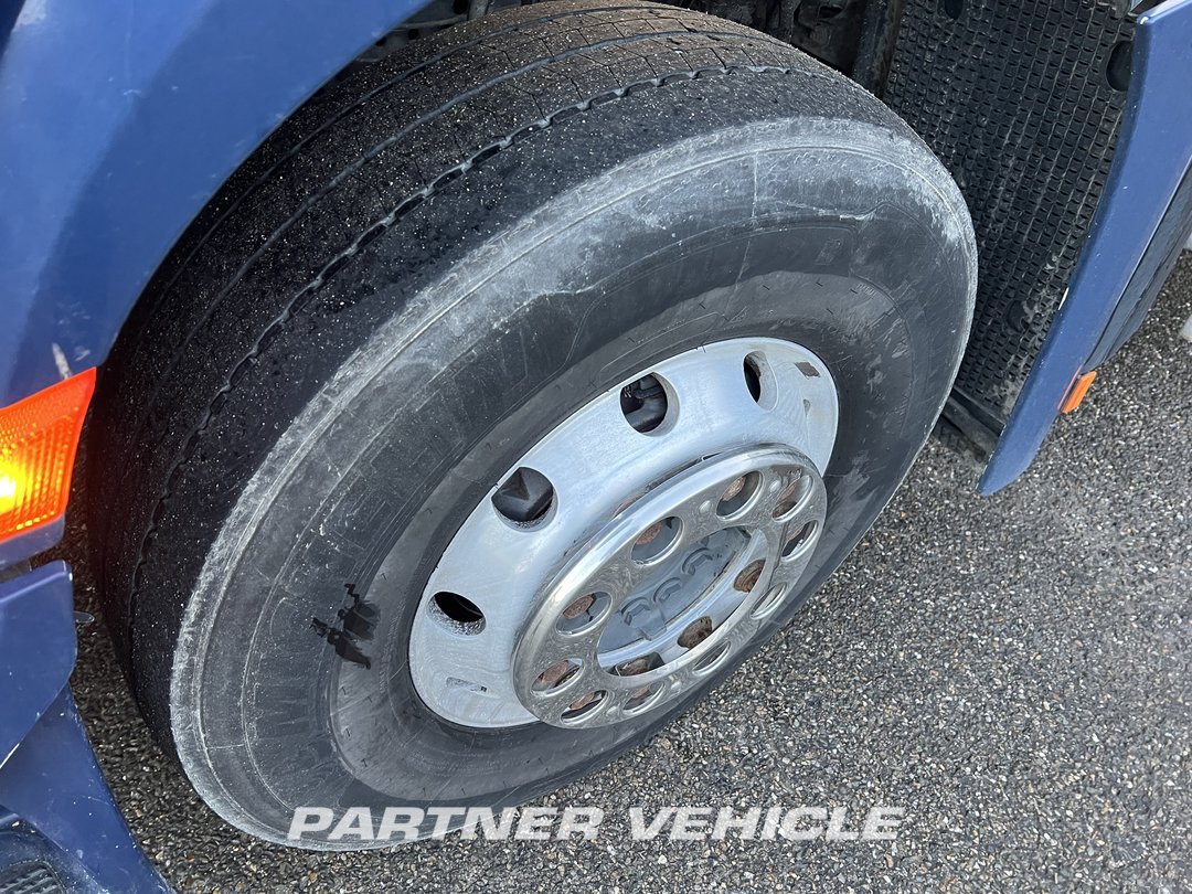 frontLeft : Mercedes Actros 1848 Cap tractor