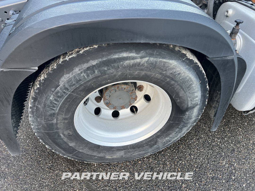 frontLeft : Mercedes Actros 1848 Cap tractor