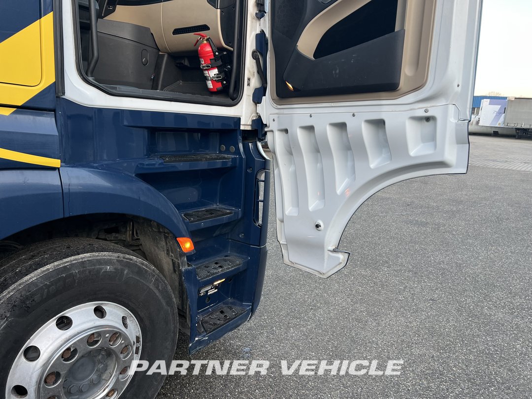 frontLeft : Mercedes Actros 1848 Cap tractor