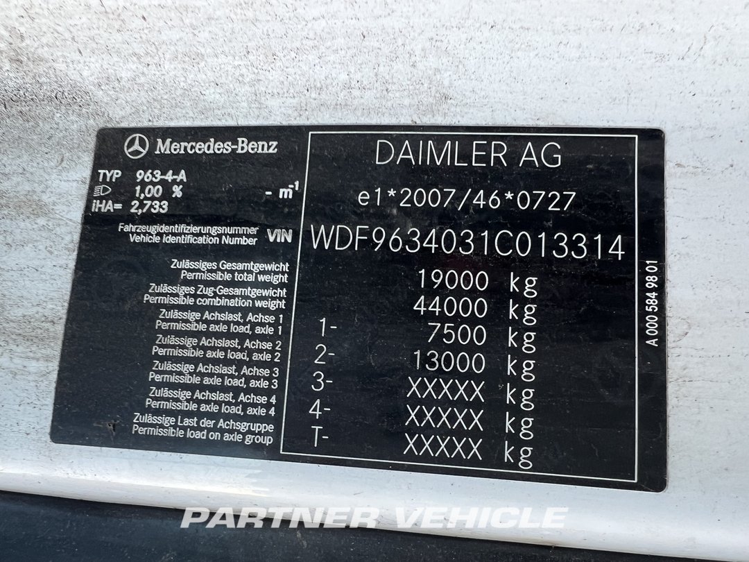 frontLeft : Mercedes Actros 1848 Cap tractor