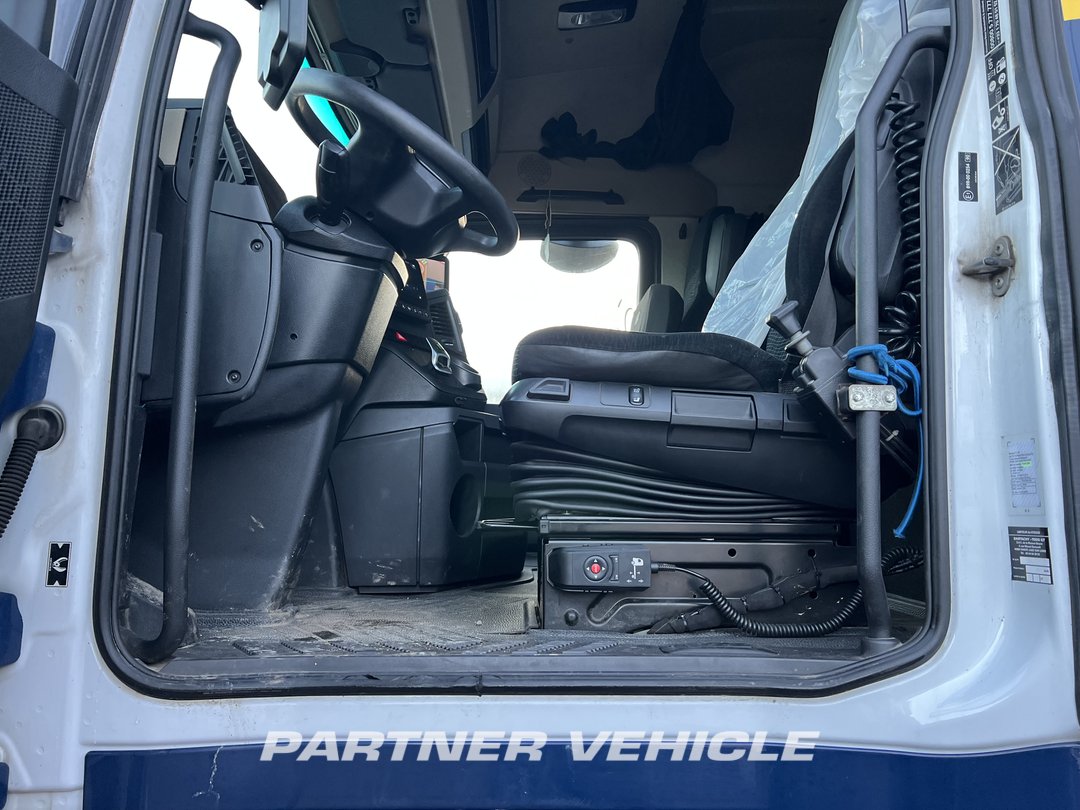 frontLeft : Mercedes Actros 1848 Cap tractor
