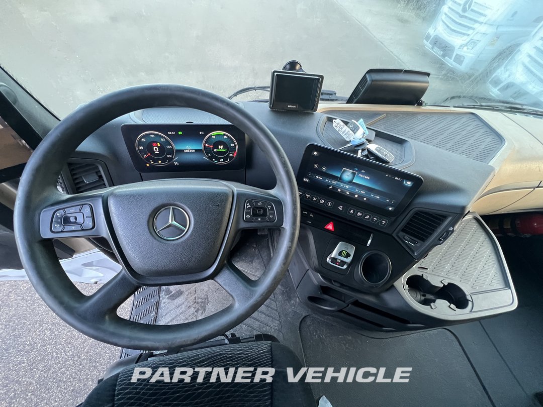 frontLeft : Mercedes Actros 1848 Cap tractor
