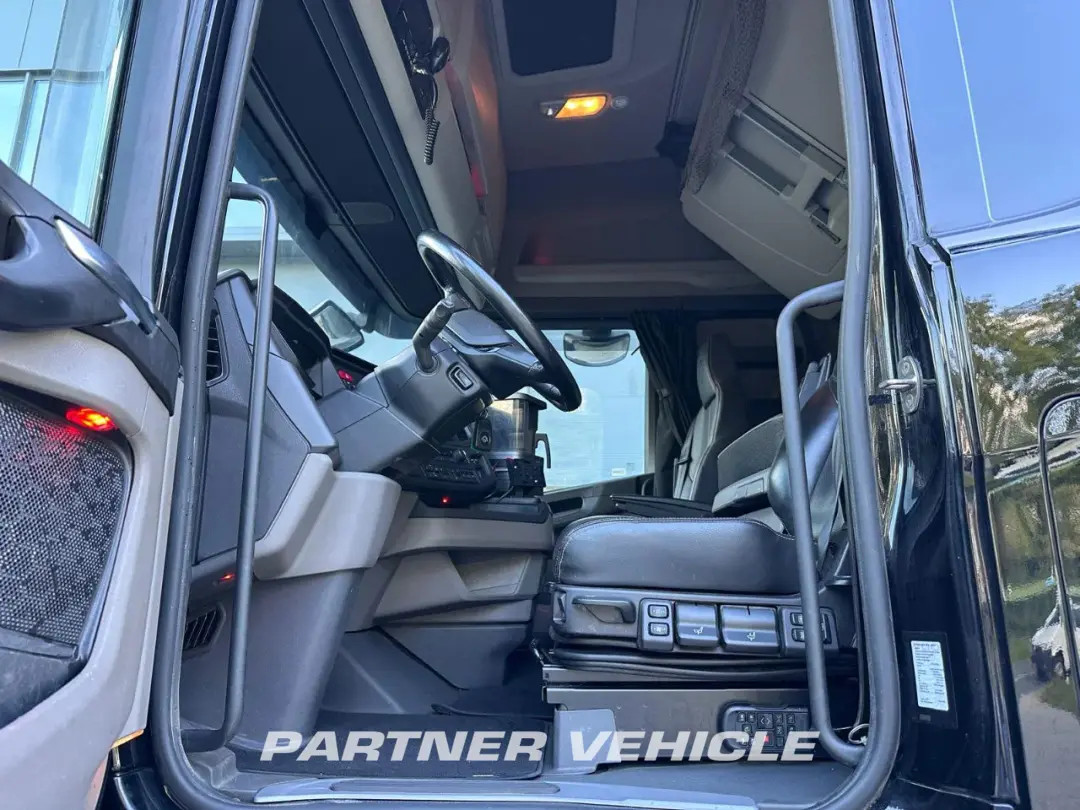 frontLeft : Scania S590 NGS Tracteur routier