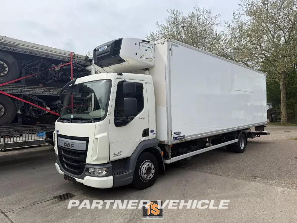 frontLeft : DAF LF 220 Køle lastbil