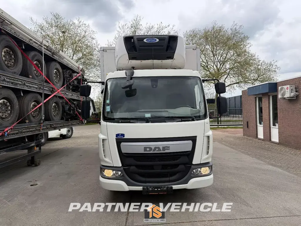 frontLeft : DAF LF 220 Køle lastbil