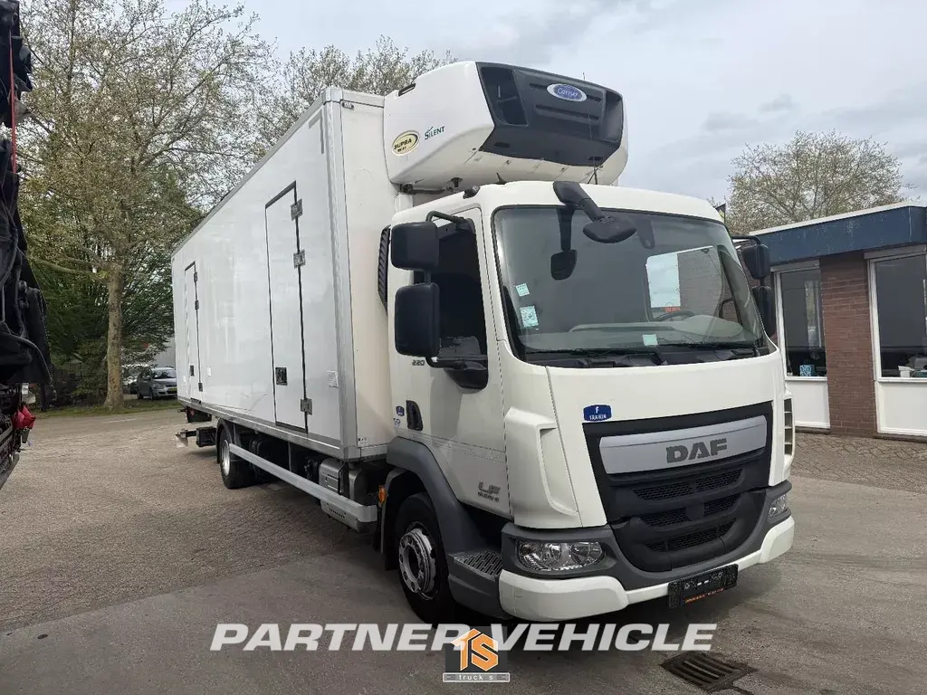 frontLeft : DAF LF 220 Køle lastbil
