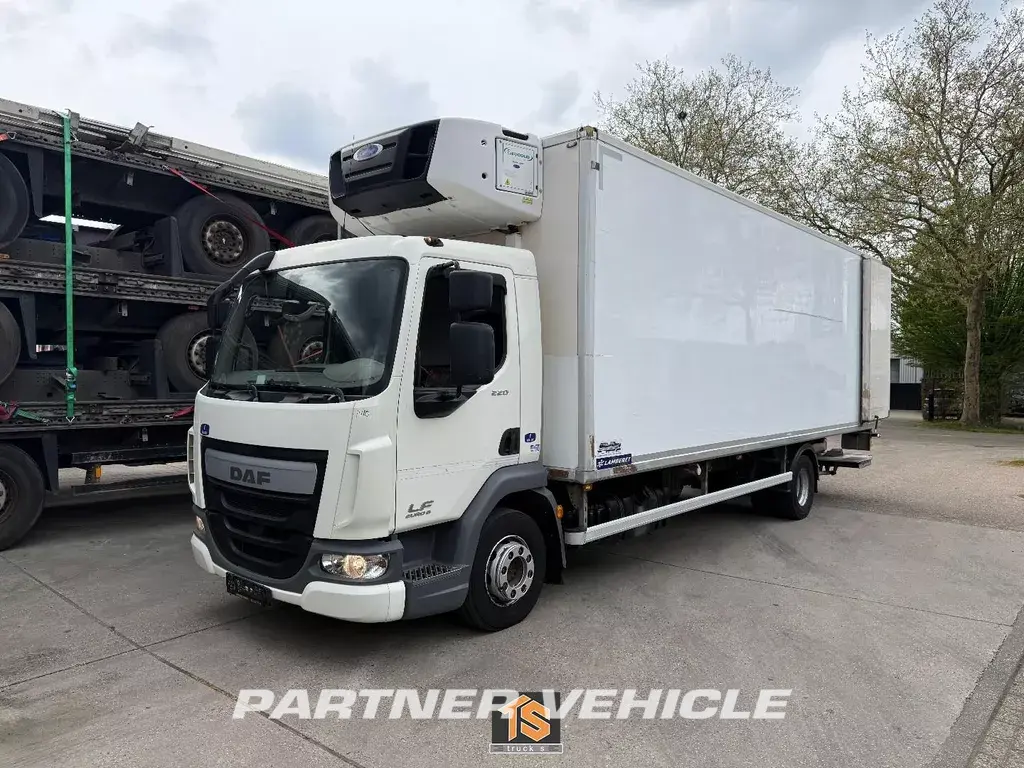 frontLeft : DAF LF 220 Køle lastbil