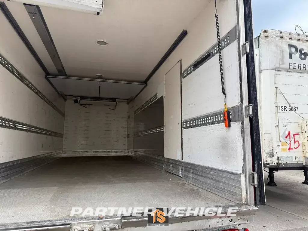 frontLeft : DAF LF 220 Camion frigorific