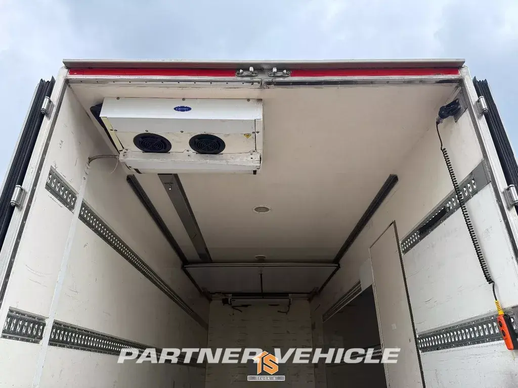 frontLeft : DAF LF 220 Camion frigorific