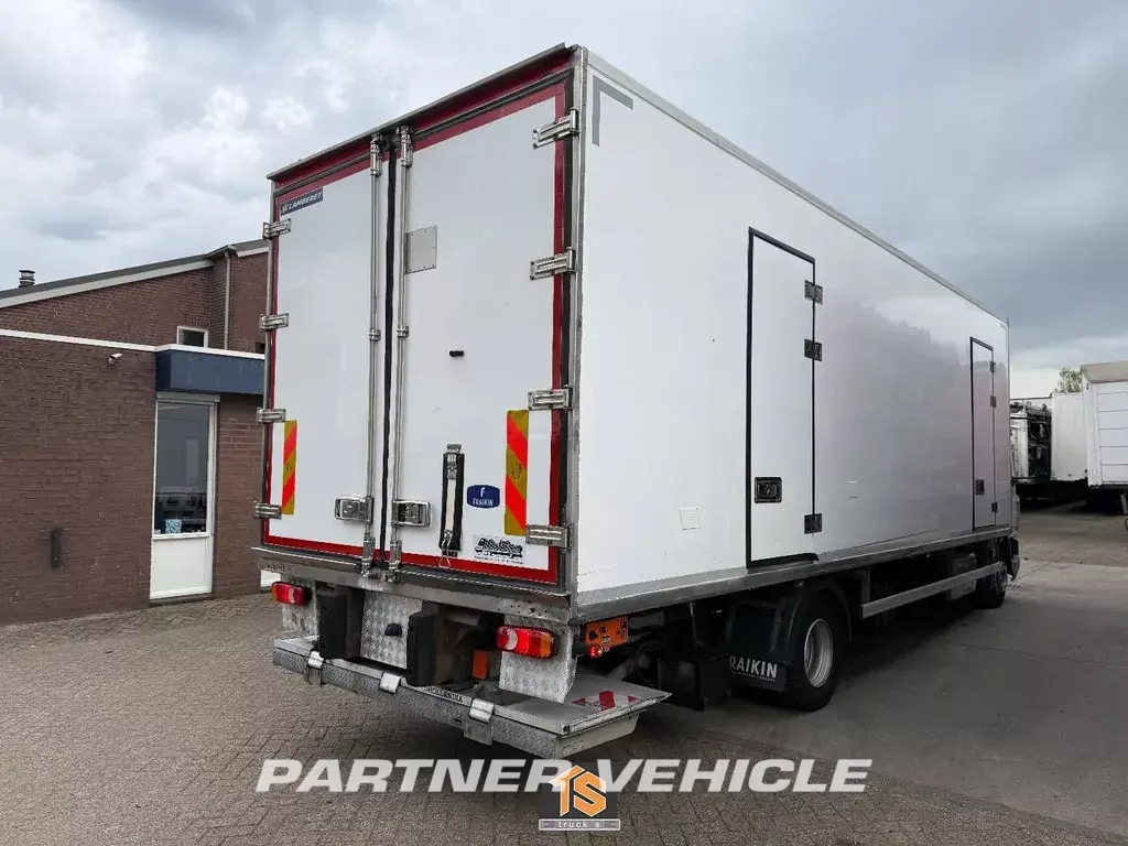 frontLeft : DAF LF 220 Camion frigorific