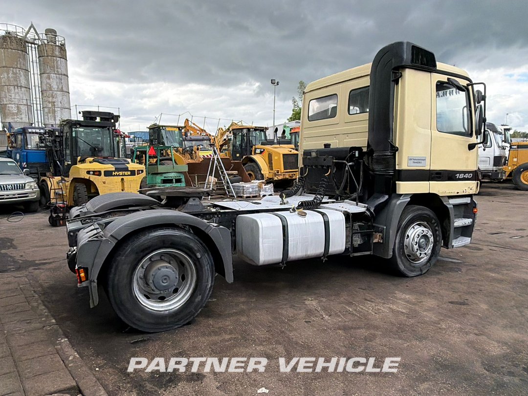 frontLeft : Mercedes Actros 1840 Tractor