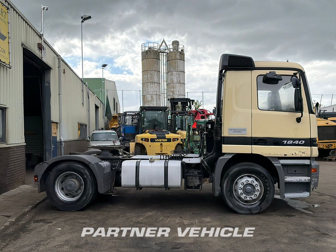 frontLeft : Mercedes Actros 1840 Tractor