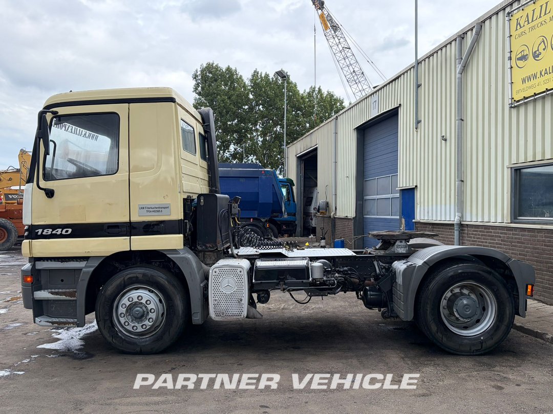 frontLeft : Mercedes Actros 1840 Tractor