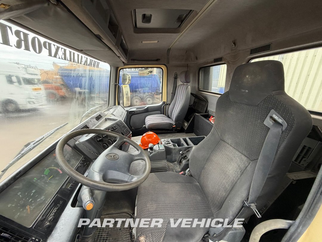 frontLeft : Mercedes Actros 1840 Tractor