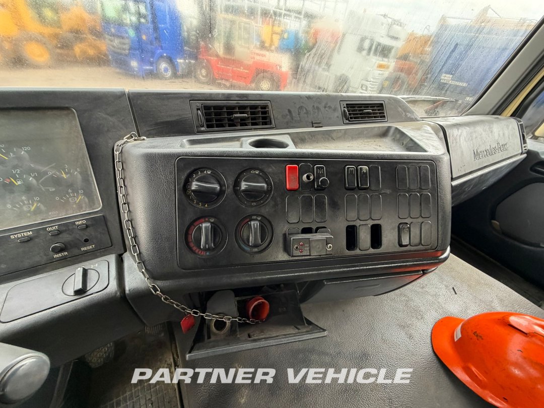 frontLeft : Mercedes Actros 1840 Tractor