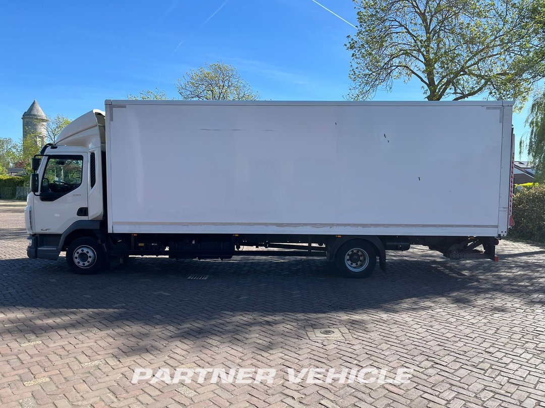 frontLeft : DAF LF 230 Kassebil