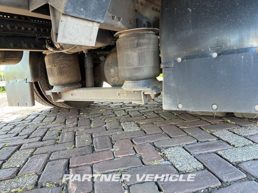 frontLeft : DAF LF 230 Kassebil