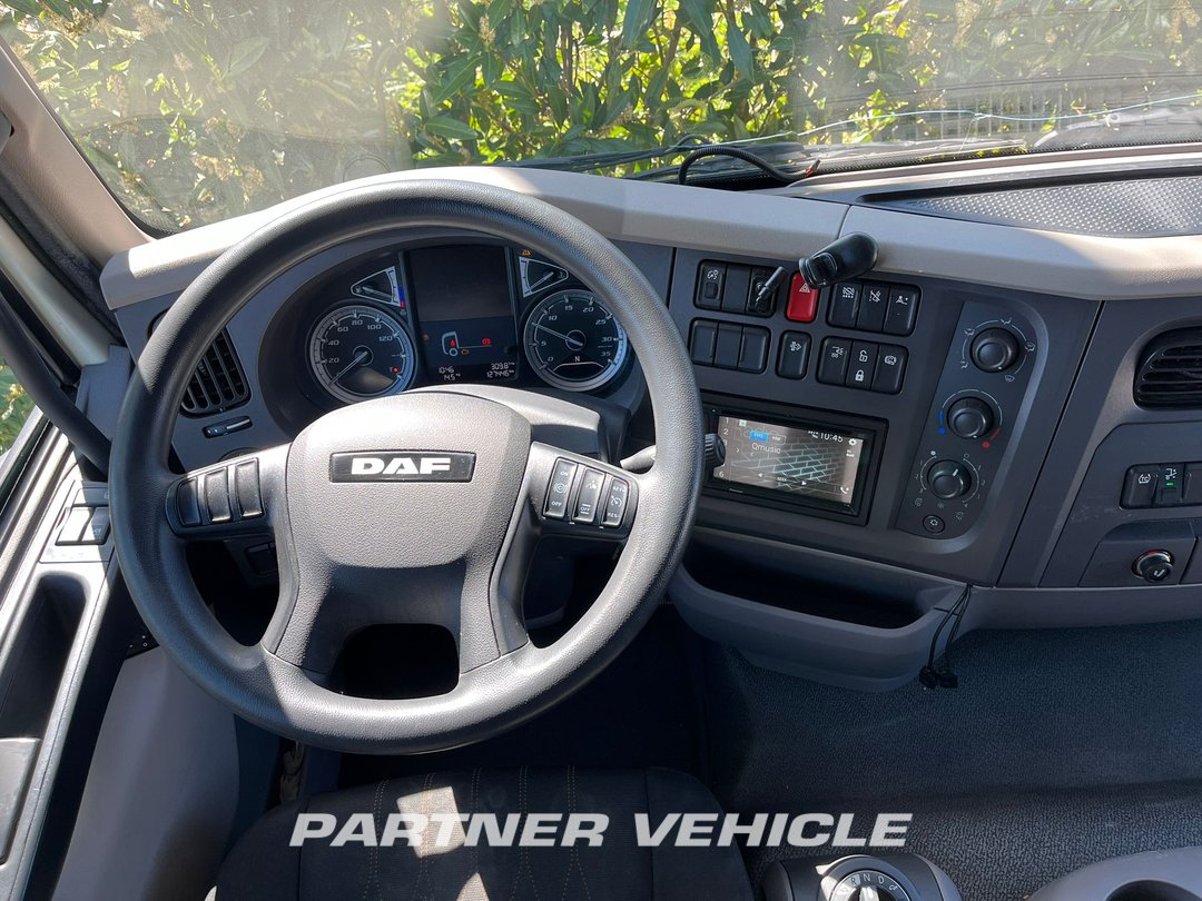 frontLeft : DAF LF 230 Kassebil