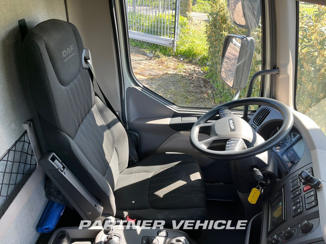 frontLeft : DAF LF 230 Kassebil
