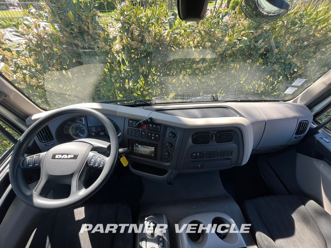 frontLeft : DAF LF 230 Kassebil