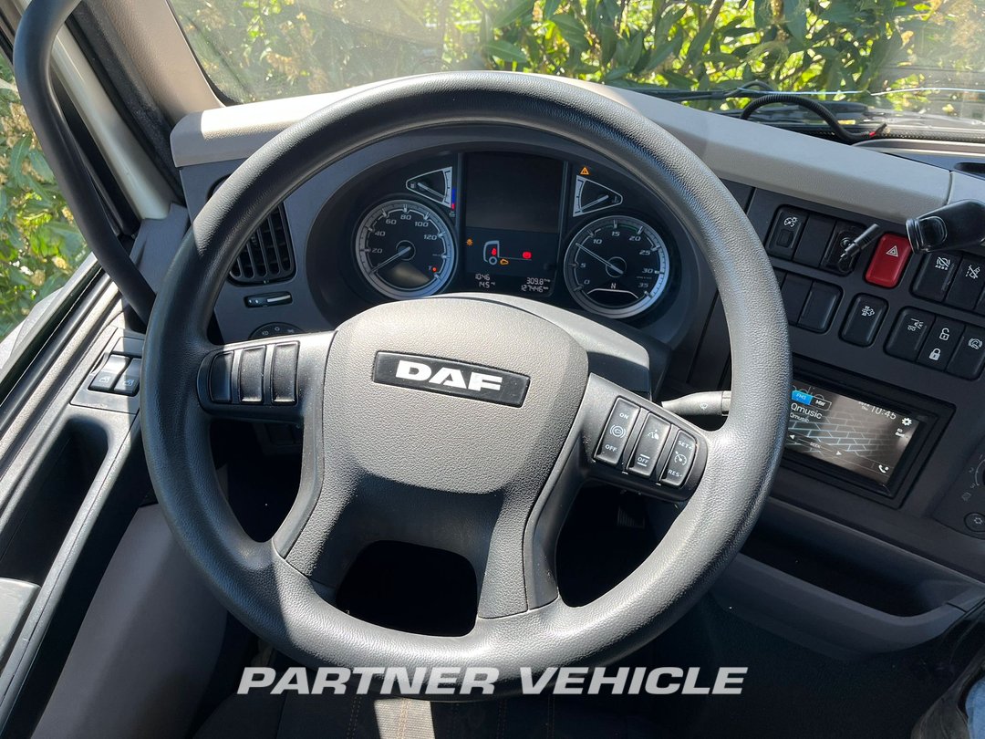 frontLeft : DAF LF 230 Kassebil