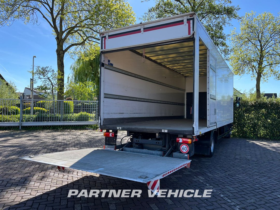 frontLeft : DAF LF 230 Kassebil